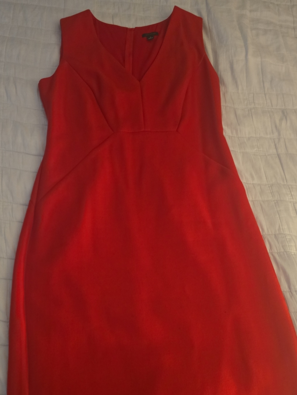 ANN TAYLOR Sleeveless Red Sheath Dress - Classic V-Neck MIDI
